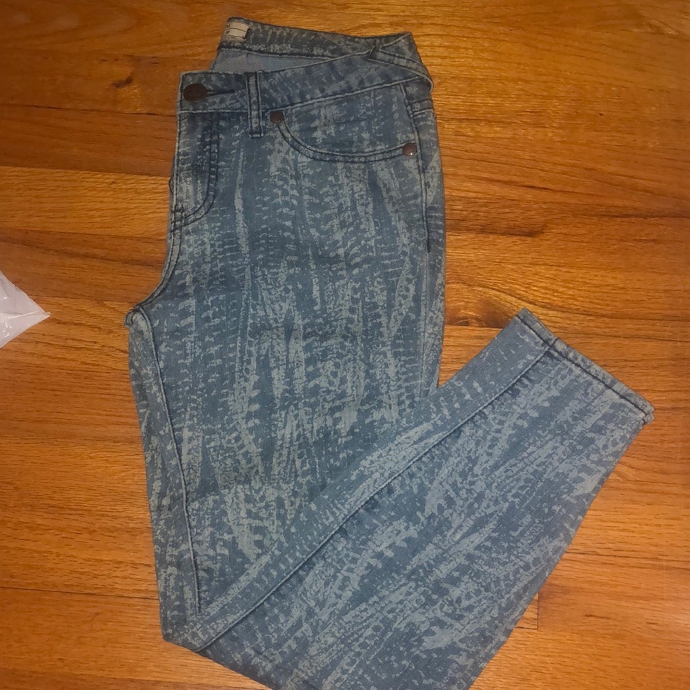 Free People Printed Jeans. Size 28. Ankle Zip - Picture 2 of 6